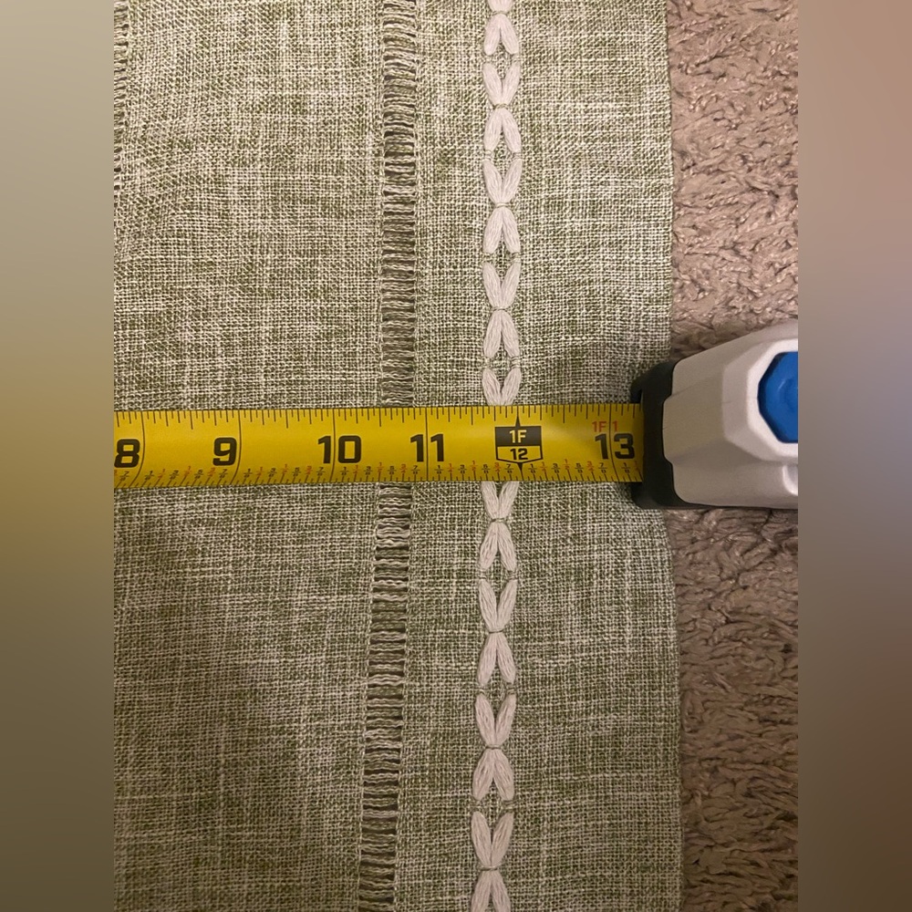 Elegant Green Table Runner - Picture 7 of 7
